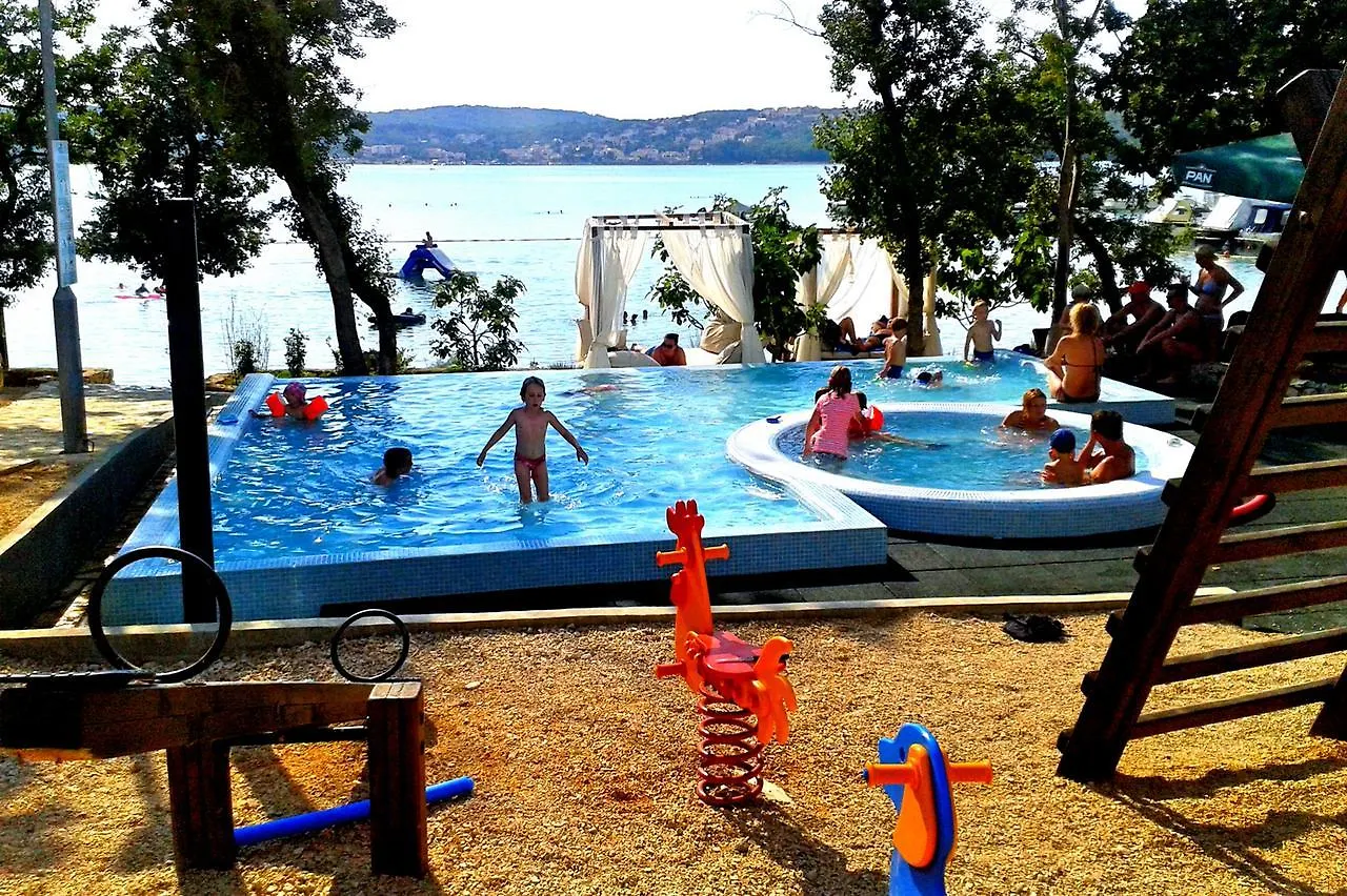 Lyxtält Fisherman's glamping village Klimno