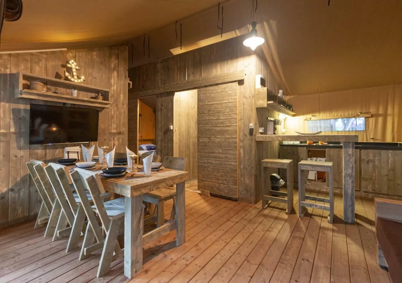 Lyxtält Fisherman's glamping village Klimno