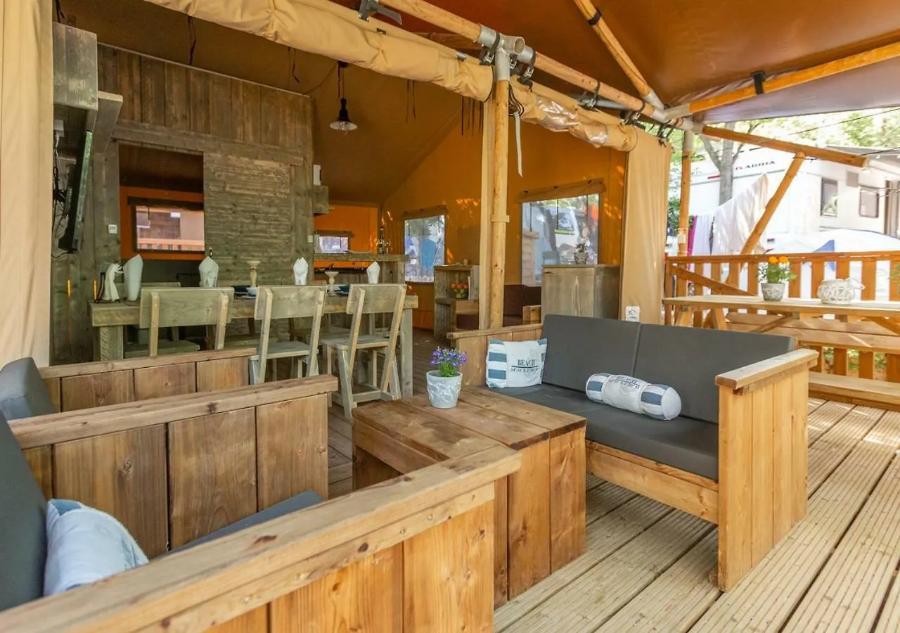 Lyxtält Fisherman's glamping village Klimno